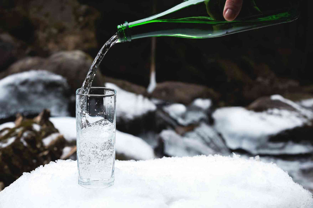 Is Sparkling Water Good For You? Benefits and Risks of Carbonated Water vs. Plain Water